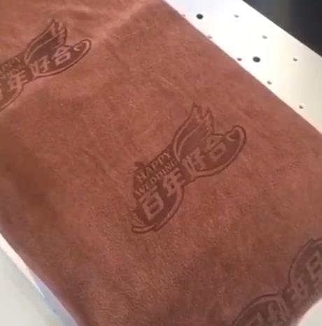 激光打標機在毛巾的應(yīng)用